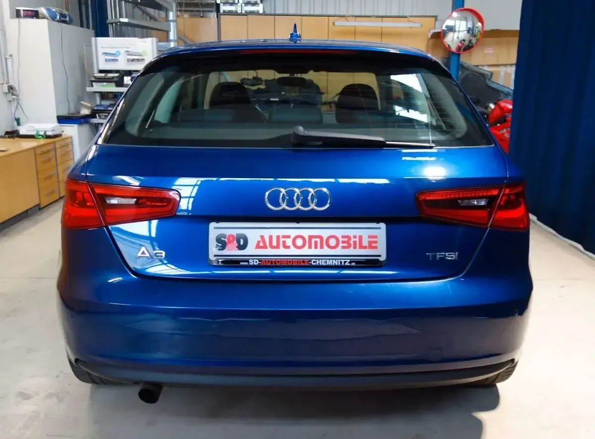 Gebraucht Audi A3 Attraction 105 PS (77 kW) 2013 Blau Kleinwagen