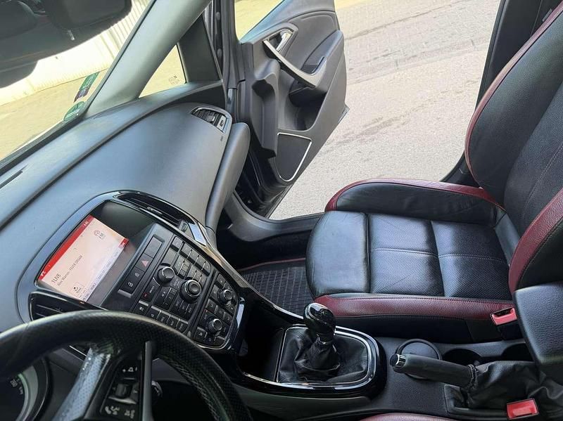 Gebraucht Opel Astra Eco 204 PS (150 kW) 2014 Grau Limousine