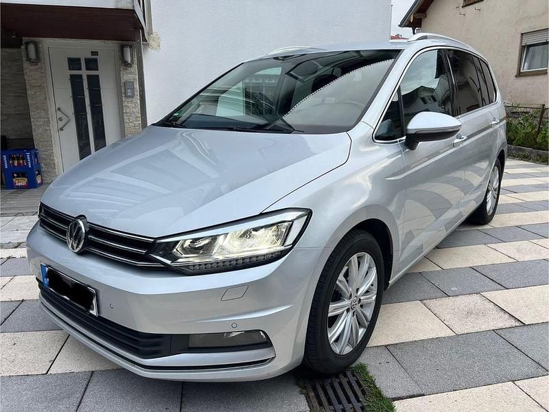 Silber Gebraucht 2018 VW Touran Highline Van / Kleinbus | 11.400 € (Fairer Preis) - Bild 1/4