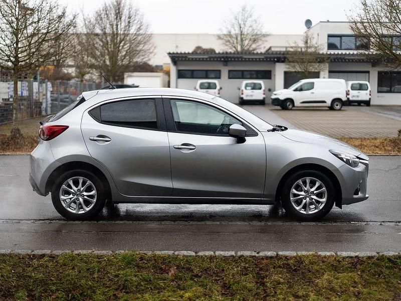 Gebraucht Mazda 2 Exclusive-Line 75 PS (55 kW) 2015 Silber Limousine