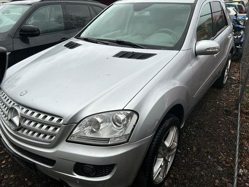 Silber Gebraucht 2009 Mercedes ML350 SUV | 10.300 € (Fairer Preis) - Bild 1/4