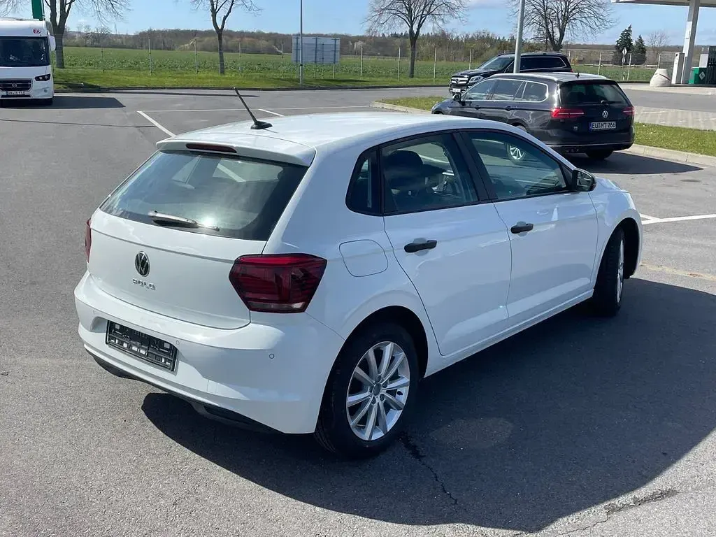Gebraucht VW Polo Trendline 80 PS (58 kW) 2021 Weiß Kleinwagen