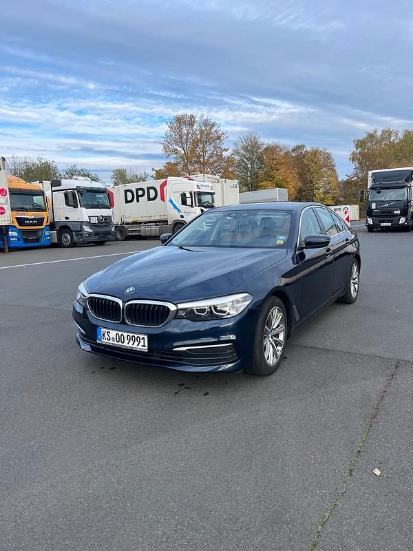 Blau Gebraucht 2017 BMW 520 Luxury Line Limousine | 20.500 € (Guter Preis) - Bild 1/4