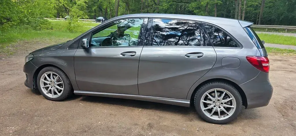 Gebraucht Mercedes B220 184 PS (135 kW) 2017 Grau Kleinwagen