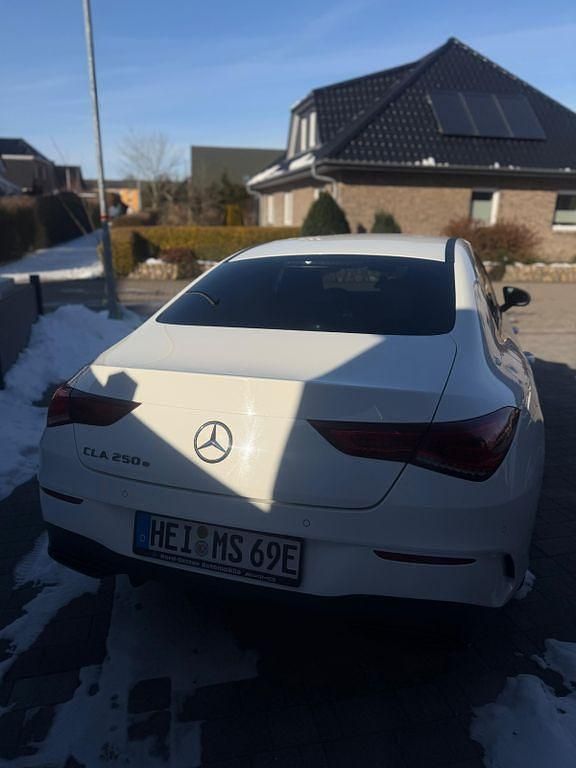 Gebraucht Mercedes CLA250e 218 PS (160 kW) 2020 Weiß Limousine