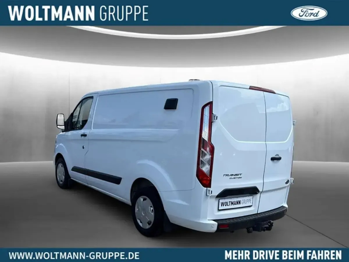 Gebraucht Ford Transit Trend 131 PS (96 kW) 2022 Frostweiß Van / Kleinbus