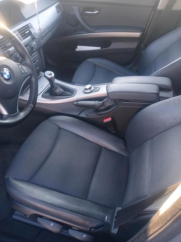 Gebraucht BMW 320 163 PS (119 kW) 2007 Grau Kombi