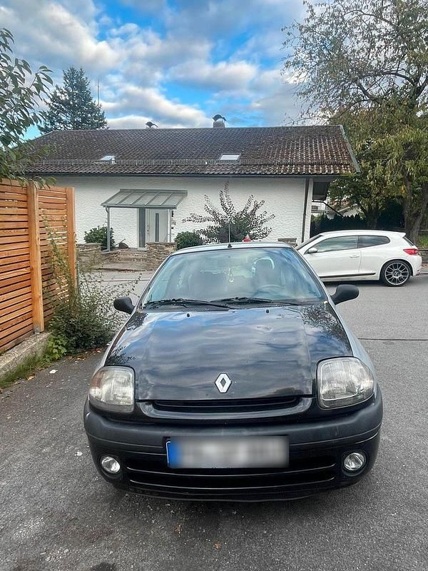 Grau Gebraucht 1999 Renault Clio II Limousine | 999 € (Fairer Preis) - Bild 1/4