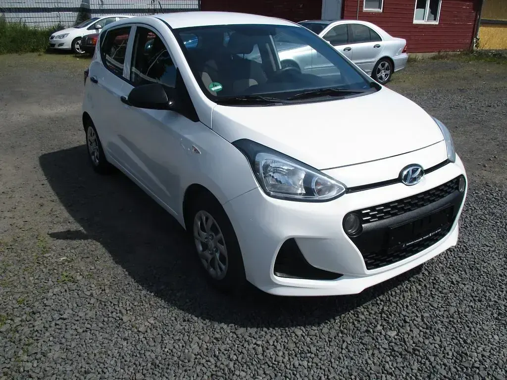 Gebraucht Hyundai i10 Select 67 PS (49 kW) 2017 Weiß Kleinwagen