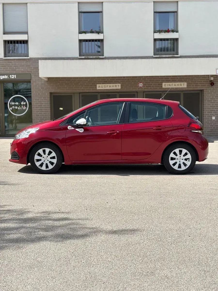 Gebraucht Peugeot 208 Access 75 PS (55 kW) 2015 Rot Kleinwagen