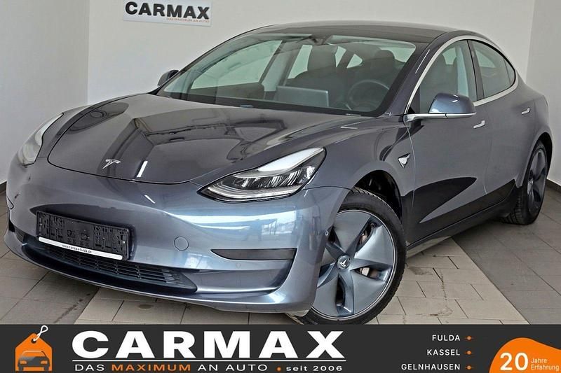 Grau Gebraucht 2020 Tesla Model 3 Standard Range Plus Limousine | 20.899 € (Fairer Preis) - Bild 1/4