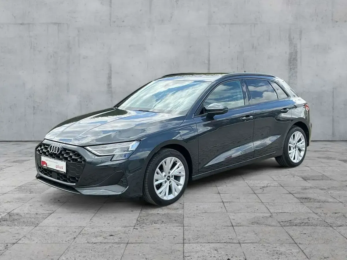 Gebraucht Audi A3 Performance 204 PS (150 kW) 2025 Manhattangrau metallic Limousine