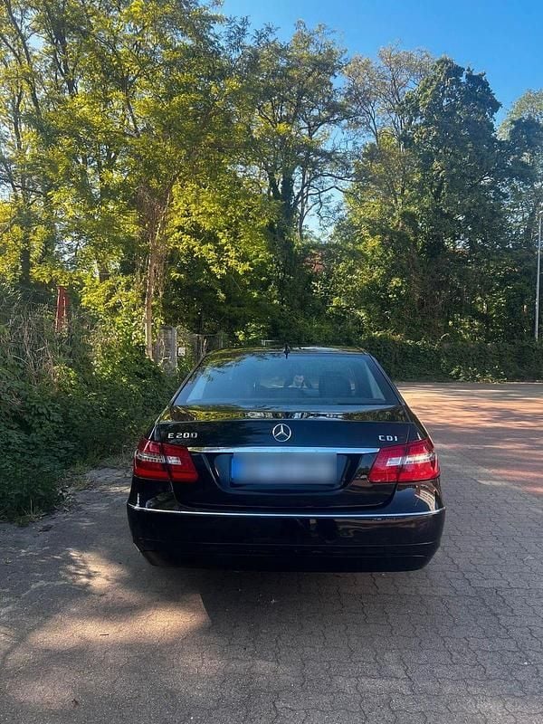 Gebraucht Mercedes E200 Avantgarde 136 PS (100 kW) 2010 Schwarz Limousine