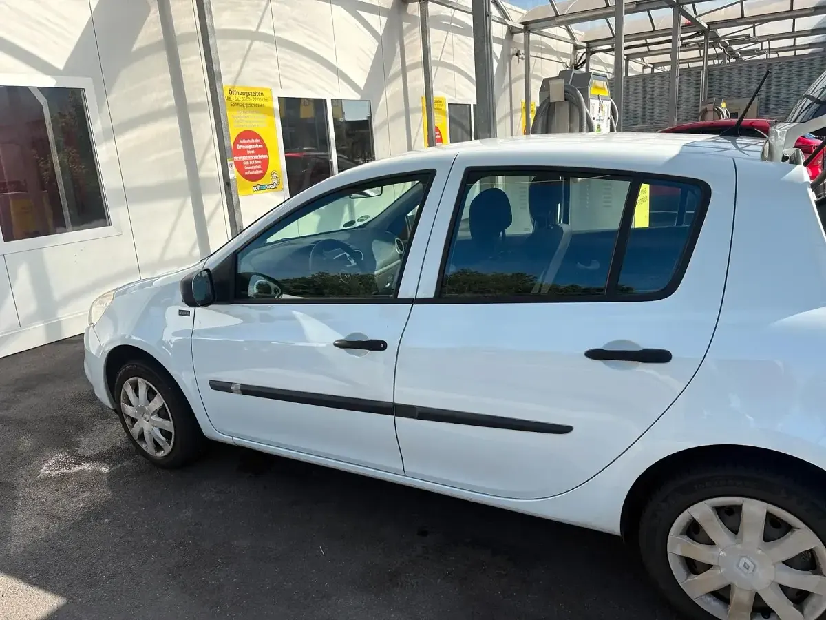 Gebraucht Renault Clio 75 PS (55 kW) 2013 Weiß Kleinwagen