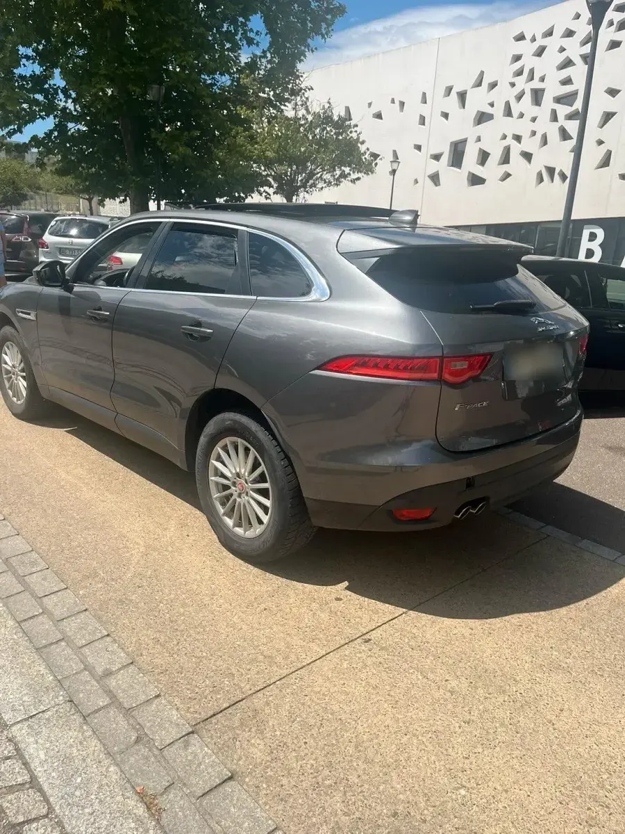 Gebraucht Jaguar F-Pace 180 PS (132 kW) 2016 Grau SUV