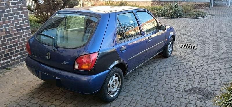 Gebraucht Ford Fiesta Style 75 PS (55 kW) 1999 Violet Kleinwagen