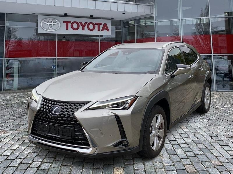 Titaniumsilber Gebraucht 2020 Lexus UX 250h SUV | 23.990 € (Fairer Preis) - Bild 1/4