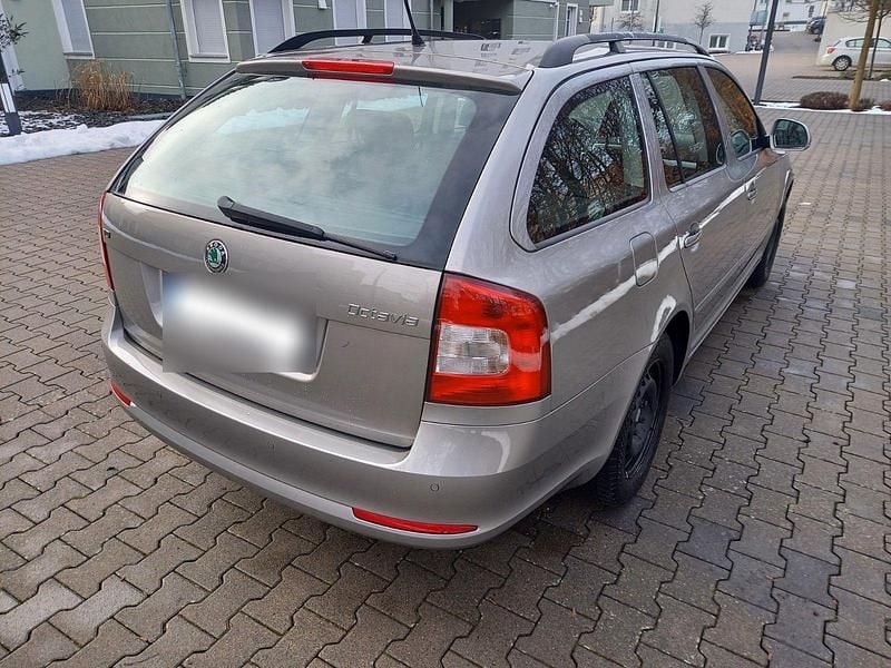 Gebraucht Skoda Octavia 105 PS (77 kW) 2009 Beige Kombi