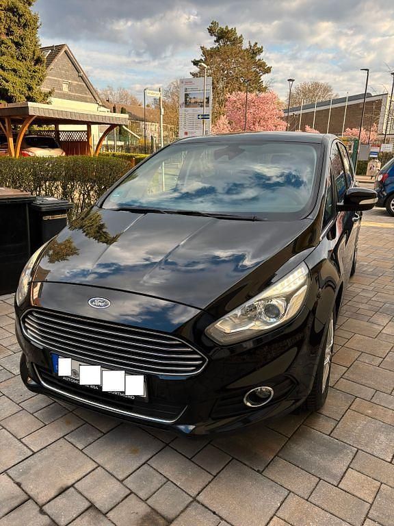 Gebraucht Ford S-MAX Titanium 179 PS (131 kW) 2018 Schwarz Van / Kleinbus