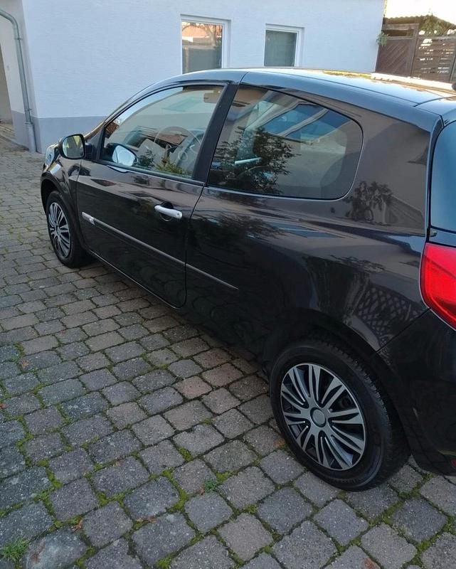 Gebraucht Renault Clio III 75 PS (55 kW) 2010 Schwarz Kleinwagen