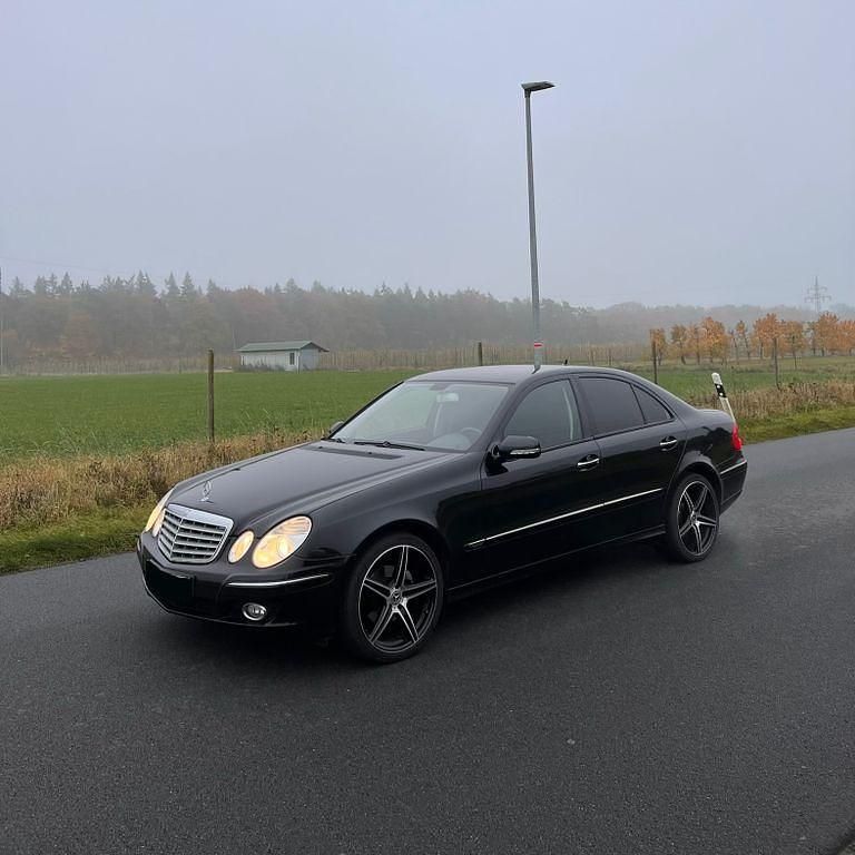Gebraucht Mercedes E200 Elegance 184 PS (135 kW) 2008 Schwarz Limousine