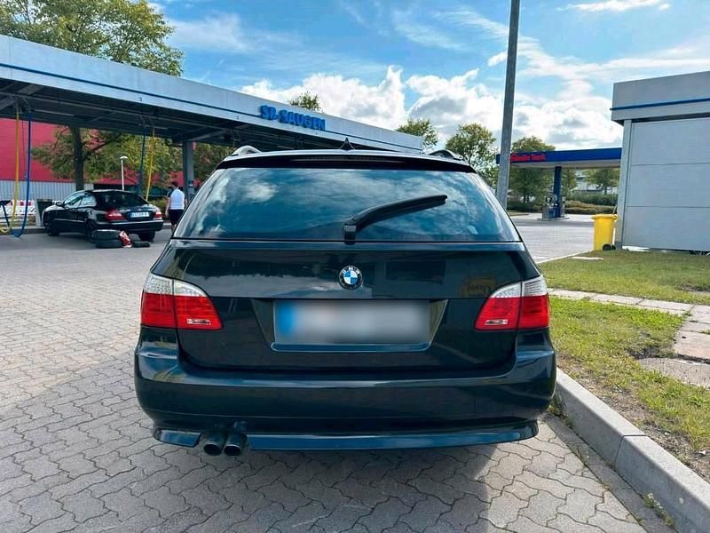 Gebraucht BMW 523 190 PS (139 kW) 2007 Schwarz Kombi
