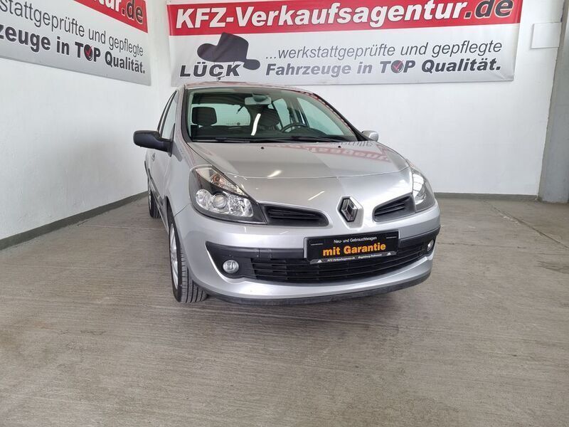 Grau Gebraucht 2006 Renault Clio III Dynamique Limousine | 4.880 € (Teuer) - Bild 1/4