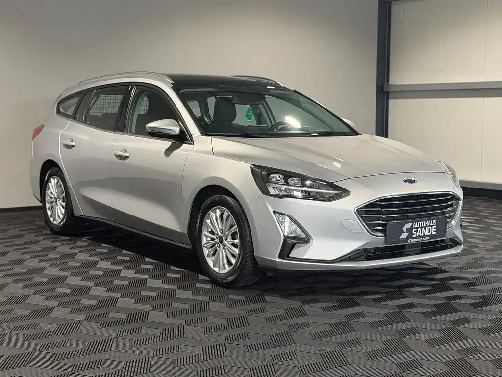 Używany Ford Focus Titanium X 120 KM (88 kW) 2020 Srebrny Sedan/Limuzyna