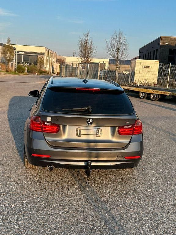 Gebraucht BMW 320 184 PS (135 kW) 2013 Grau Kombi