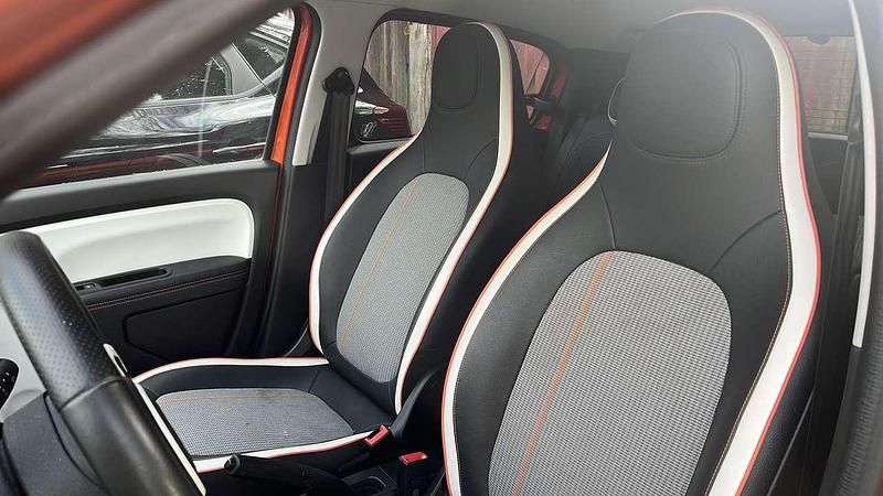 Gebraucht Renault Twingo Vibes 60 kW (82 PS) 2021 Valencia orange Kleinwagen