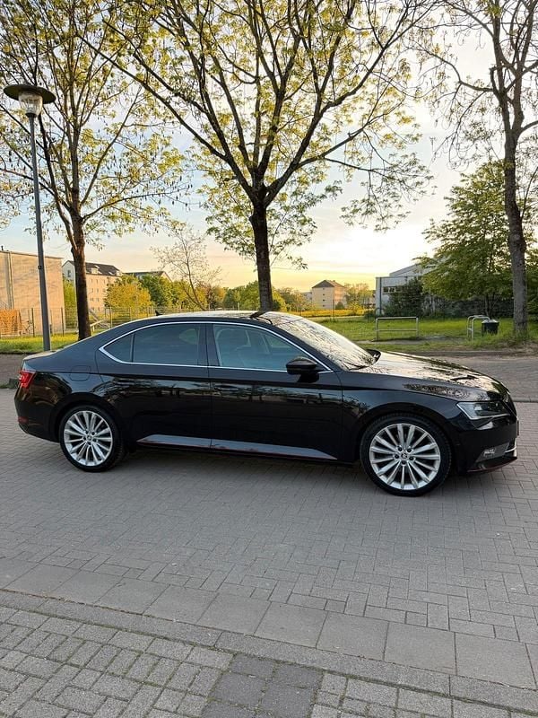 Brugt Skoda Superb 190 HK (139 kW) 2016 Sort Sedan