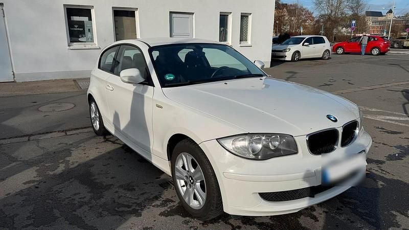 Gebraucht BMW 116 122 PS (89 kW) 2011 Weiß Kleinwagen
