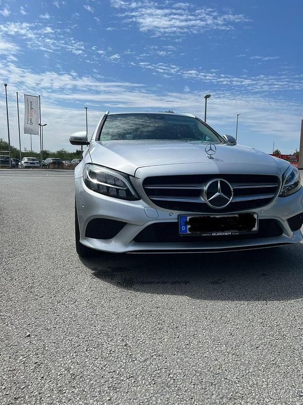 Silber Gebraucht 2018 Mercedes C220 Kombi | 22.000 € (Fairer Preis) - Bild 1/4