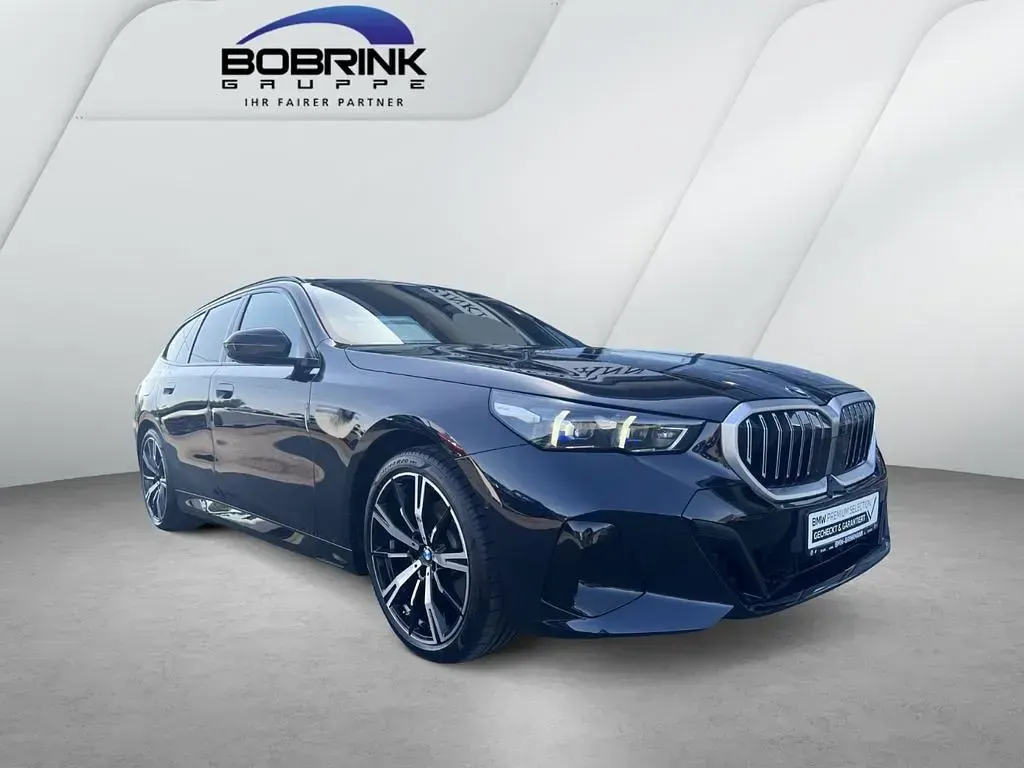 Gebraucht BMW 520 M Sport 208 PS (152 kW) 2025 Schwarz Kombi