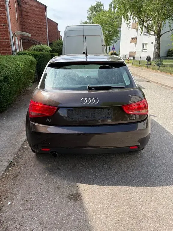 Gebraucht Audi A1 Attraction 86 PS (63 kW) 2011 Braun Kleinwagen