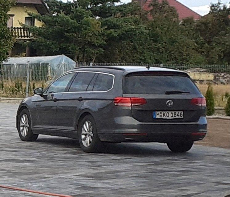 Grau Gebraucht 2017 VW Passat Comfortline Kombi | 13.000 € (Guter Preis) - Bild 1/4