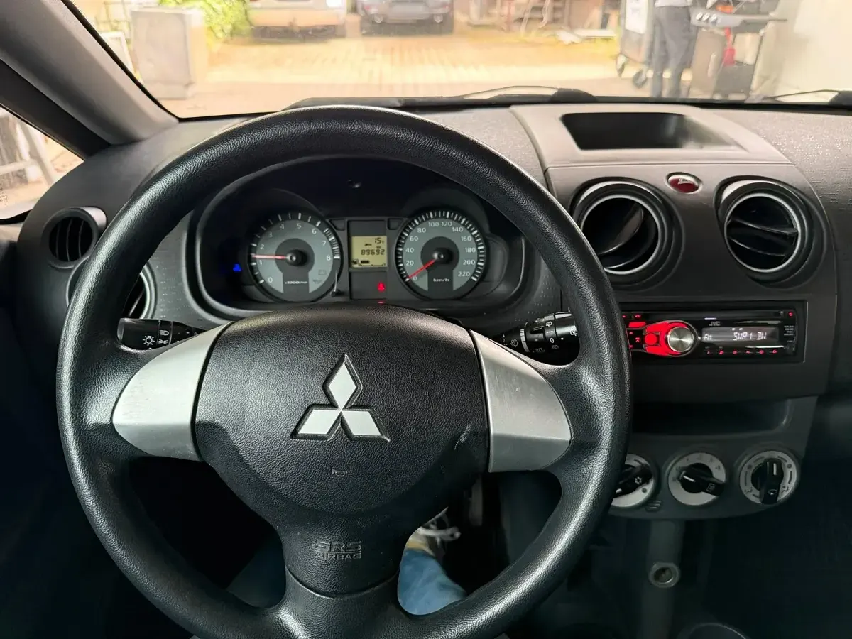 Gebraucht Mitsubishi Colt 75 PS (55 kW) 2011 Rot Kleinwagen