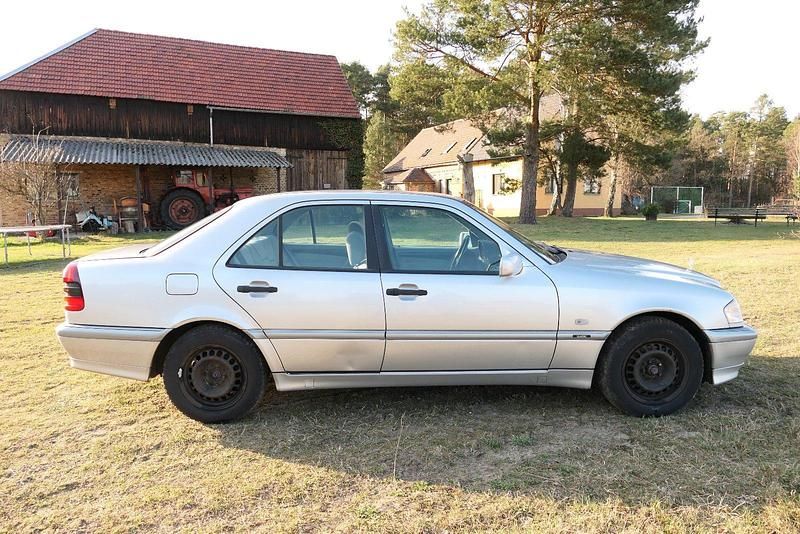Gebraucht Mercedes C240 170 PS (125 kW) 1998 Silber Limousine