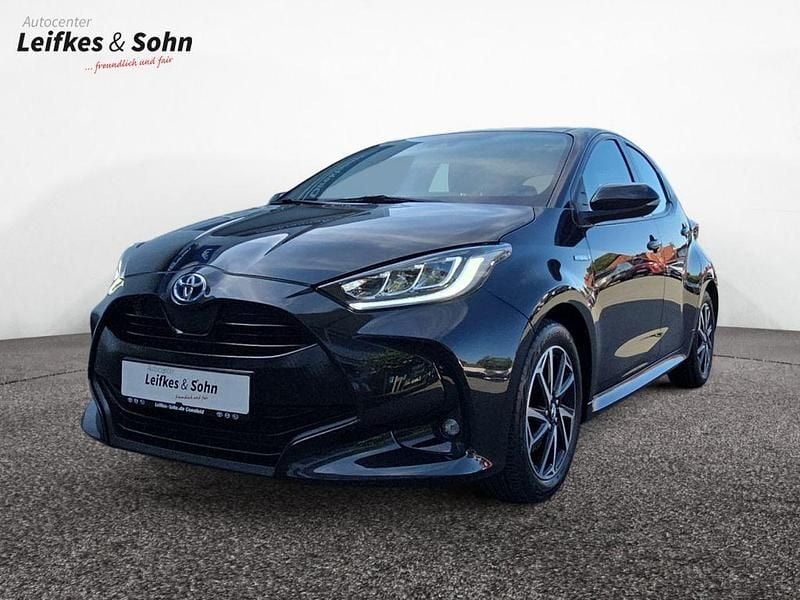 Schwarz Gebraucht 2020 Toyota Yaris Hybrid Club Kleinwagen | 15.980 € (Fairer Preis) - Bild 1/4
