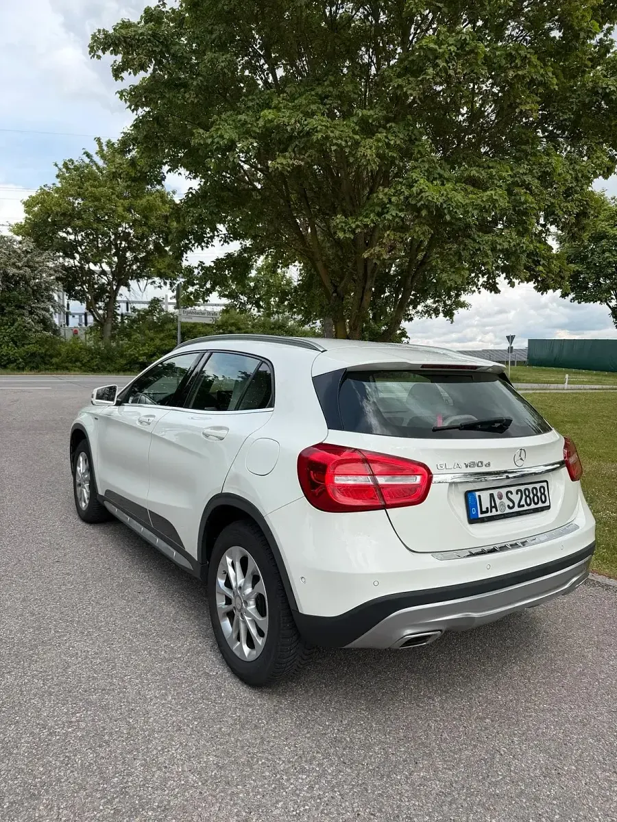 Używany Mercedes GLA180 108 KM (79 kW) 2017 Biały SUV