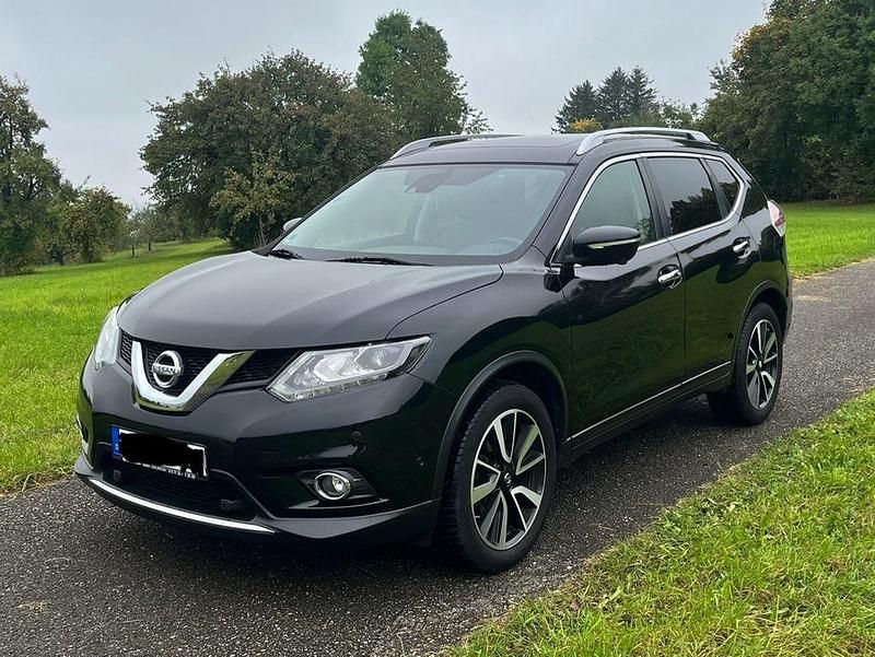 Schwarz Gebraucht 2016 Nissan X-Trail Tekna SUV | 14.450 € (Fairer Preis) - Bild 1/4