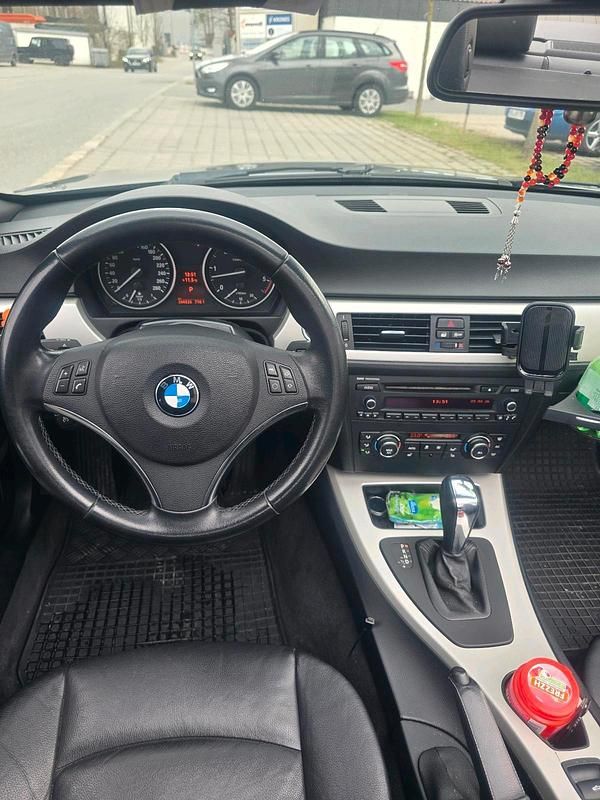 Gebraucht BMW 330 Cabriolet 245 PS (180 kW) 2012 Silber Cabrio