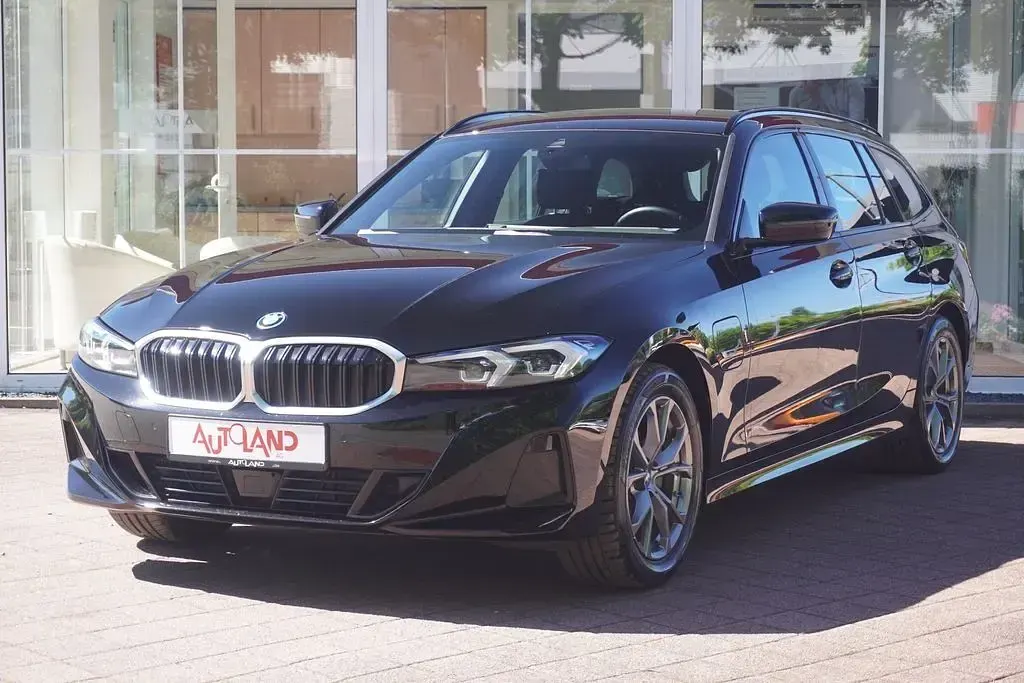 Gebraucht BMW 320e 204 PS (150 kW) 2023 Schwarz ii Kombi