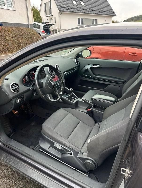 Gebraucht Audi A3 S-Line 105 PS (77 kW) 2010 Grau Kleinwagen