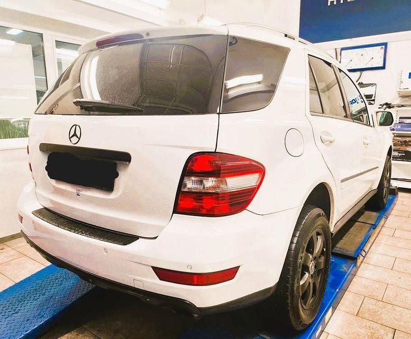 Gebraucht Mercedes ML320 224 PS (164 kW) 2008 Weiß SUV