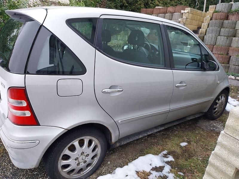 Silber Gebraucht 2001 Mercedes A170 Van / Kleinbus | 950 € (Fairer Preis) - Bild 1/4