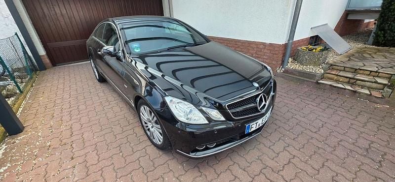 Gebraucht Mercedes E250 204 PS (150 kW) 2009 Schwarz Coupé