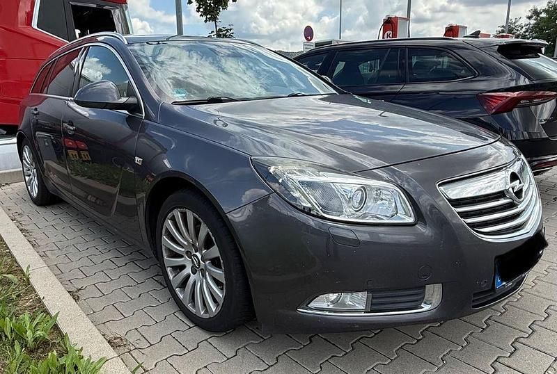 Grau Gebraucht 2010 Opel Insignia Country Tourer Limousine | 4.900 € - Bild 1/4