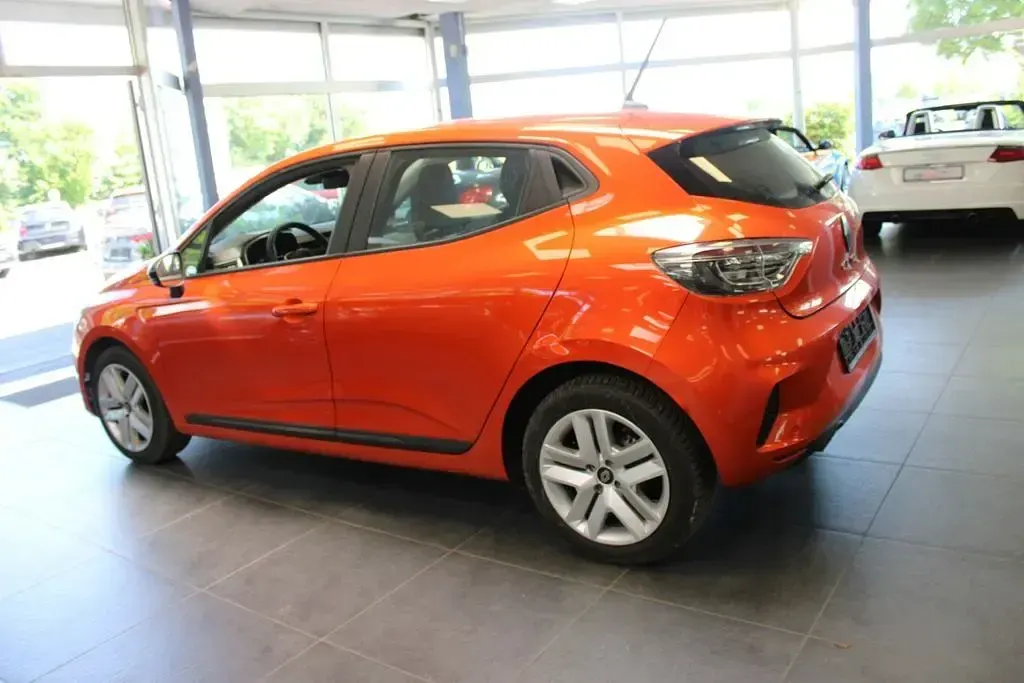 Usata Renault Clio V Evolution 67 CV (49 kW) 2024 Arancione Berlina