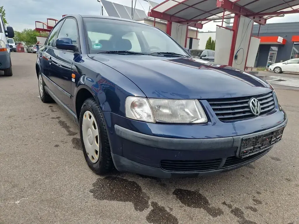 Second-hand VW Passat 101 CP (74 kW) 1998 Albastru Berlinǎ
